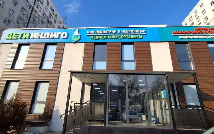 Свободное назначение, офисы, магазины и бутики, общепит, салоны красоты, бани, гостиницы и зоны отдыха, фитнес и спорт, медцентры и аптеки, образование, развлечения, конференц-залы, кабинеты и рабочие места, студии · 1100 м² за 11 млн ₸ в Алматы, Алмалинский р-н — фото 5