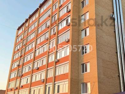 1-комнатная квартира · 45.2 м² · 3/9 этаж, 10 микрорайон, улица Самал 72/1 — улица Тауелсиздик возле школы 37 за 20.6 млн 〒 в Уральске