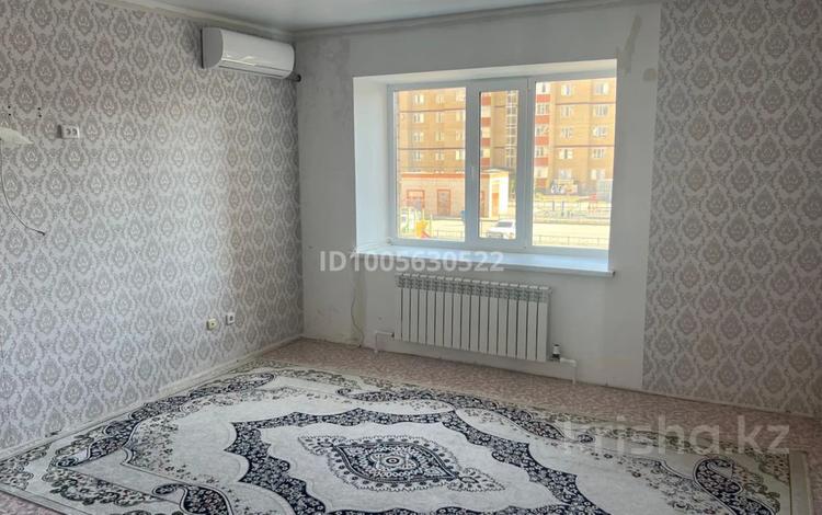 1-комнатная квартира · 43 м² · 2/9 этаж, жилой массив Есет Батыр, Нұр сити, 4-мкр за 90 000 ₸ в Актобе — фото 2