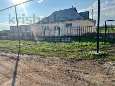 Отдельный дом · 5 комнат · 138 м² · 35 сот., ул. Набережная за 10 млн ₸ в Акбулак