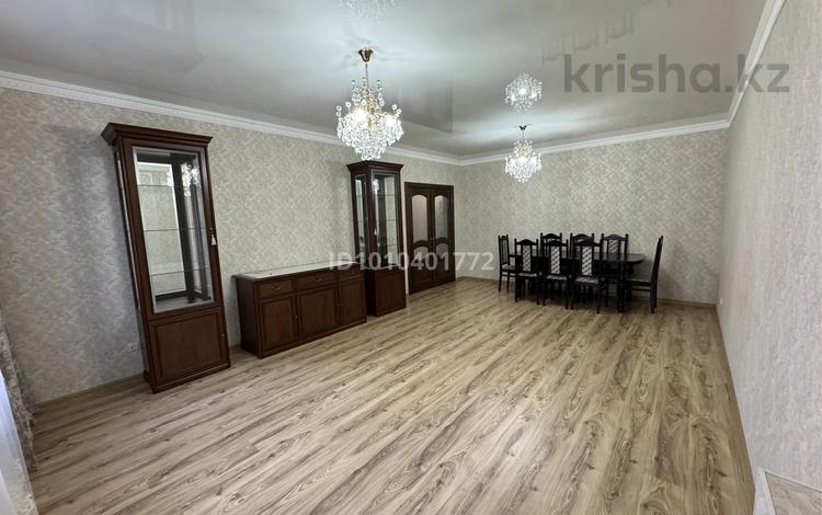 3-комнатная квартира · 109.9 м² · 1/5 этаж, мкр. Алтын орда — возле парка Здоровья за 44.5 млн ₸ в Актобе — фото 2