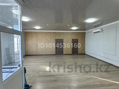 Офисы, фитнес и спорт, медцентры и аптеки, образование, конференц-залы, кабинеты и рабочие места, студии · 90 м² за 300 000 ₸ в Таразе, мкр Улы Дала