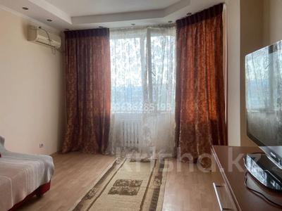 2-комнатная квартира, 56 м², 8/12 этаж помесячно, мкр Жетысу-3 50 за 250 000 〒 в Алматы, Ауэзовский р-н