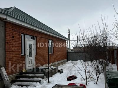 Жеке үй · 5 бөлме · 210 м² · 10 сот., мкр Жастар 2, Табыс, бағасы: 40 млн ₸ в Актобе, жилой массив Жанаконыс