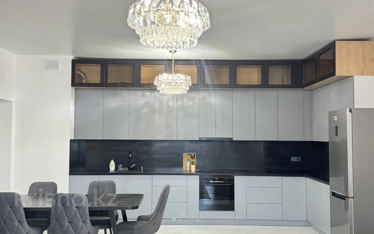 2-комнатная квартира · 95 м² · 12/14 этаж, Мкр. Самал-3 15 за 680 000 ₸ в Алматы, Медеуский р-н — фото 2