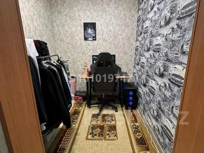 2-бөлмелі пәтер · 42 м² · 2/5 қабат, Наразбаева 36 — Район 45 аптеки, бағасы: 17.9 млн ₸ в Усть-Каменогорске, Ульбинский