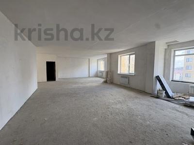 4-бөлмелі пәтер · 131 м² · 7/9 қабат, Абая 26, 26/1, 26/2, 26/3, бағасы: 33.5 млн ₸ в Атырау