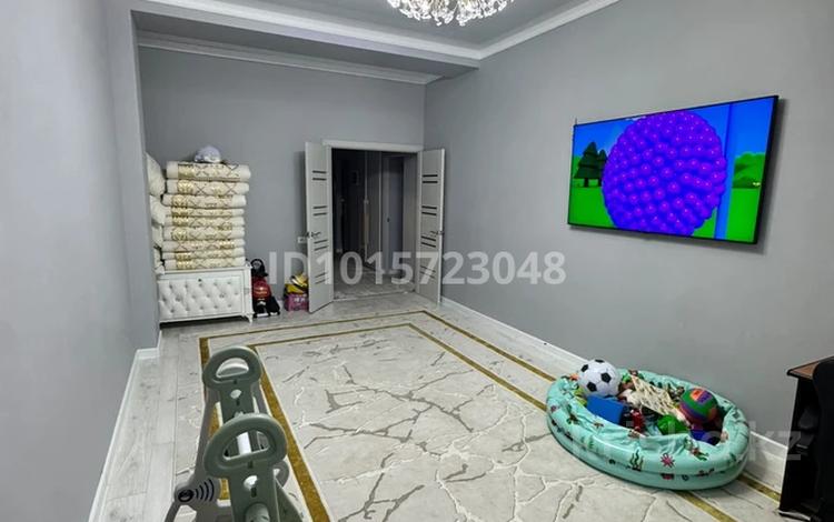 3-комнатная квартира · 78 м² · 10/10 этаж, 16-й мкр 93 за 30 млн ₸ в Актау — фото 2