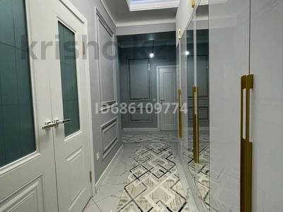 2-комнатная квартира, 70 м², 6/9 этаж помесячно, Абулхайыр хана за 250 000 〒 в Атырау