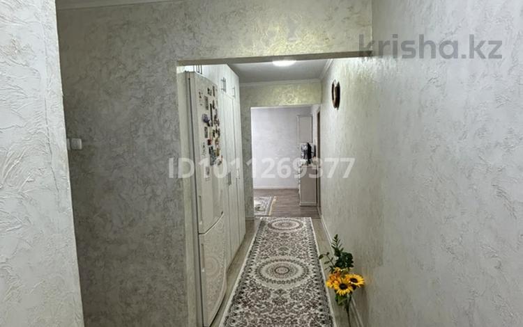 3-бөлмелі пәтер · 67 м² · 4/5 қабат, 3 мкр 6 — Юбилейка, бағасы: 25 млн ₸ в Конаеве — фото 2