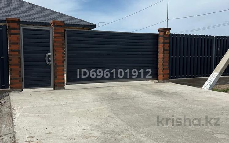 Отдельный дом · 5 комнат · 240 м² · 8 сот., Еркинкала-2, 14 улица 17 за 61 млн 〒 в Атырау — фото 2