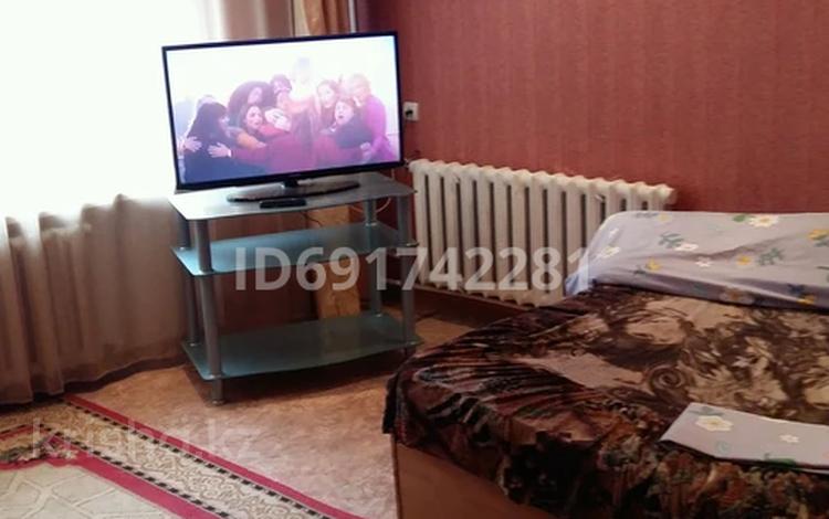 1-комнатная квартира · 40 м² · 1/5 этаж, Курмангазы — Проспект Абая за 9 000 ₸ в Уральске, мкр Школьник — фото 2