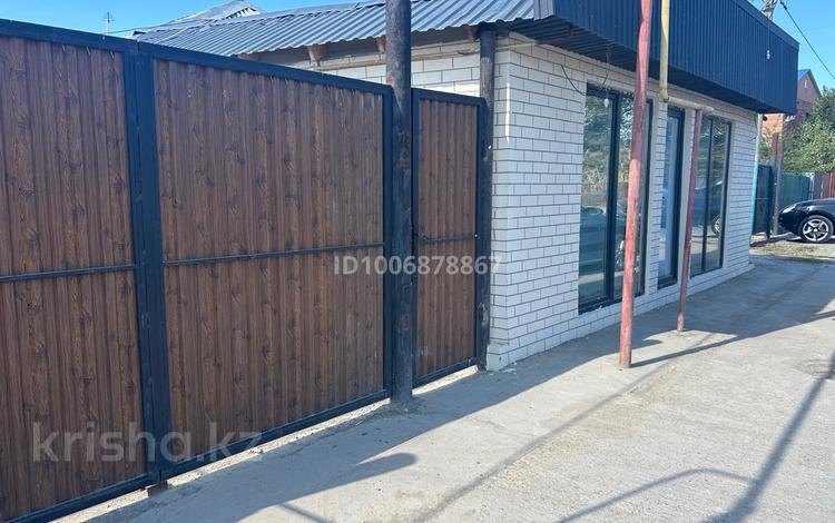 Отдельный дом · 4 комнаты · 120 м² · 6 сот., мкр Центральный, Алия Молдагулова 119 — Старый базар за 25 млн ₸ в Атырау — фото 2