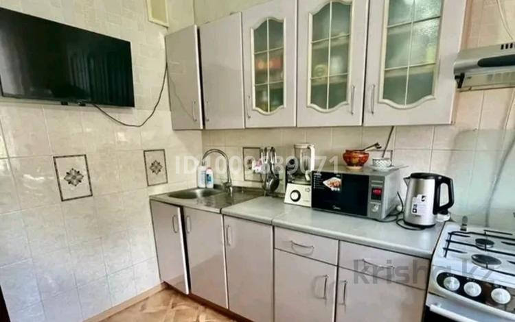 3-бөлмелі пәтер · 64 м² · 5/9 қабат, мкр Строитель 27/1, бағасы: 21.5 млн ₸ в Уральске — фото 11