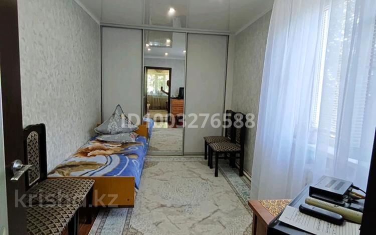 3-комнатная квартира · 58.2 м² · 2/2 этаж, мкр Омега, Курмангалиева за 14 млн ₸ в Уральске — фото 2