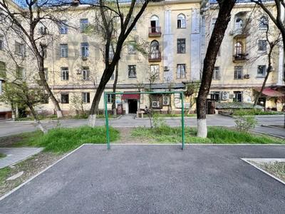 2-бөлмелі пәтер, 60 м² ай сайын, Абылай хана 115, бағасы: 300 000 〒 в Алматы, Алмалинский р-н