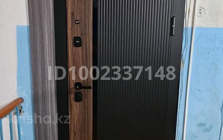 3-комнатная квартира · 58 м² · 5/5 этаж, Майкудук, Майкудук, 14й микрорайон 4 за 12.5 млн 〒 в Караганде, Алихана Бокейханова р-н — фото 2