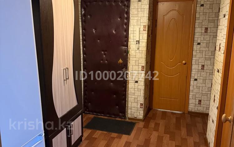 4-бөлмелі пәтер · 61 м² · 3/5 қабат, Майкудук, 15й микрорайон 8, бағасы: 13 млн ₸ в Караганде, Алихана Бокейханова р-н — фото 2