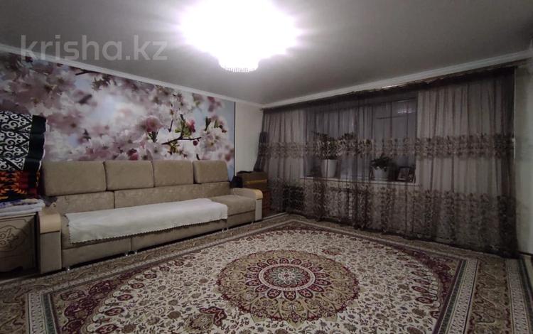 3-комнатная квартира, 111 м², 4/9 этаж, Алии Молдагуловой за 34 млн 〒 в Актобе — фото 8