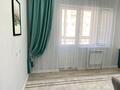 1-комнатная квартира, 45 м², 3/5 этаж посуточно, мкр Жас Канат за 30 000 〒 в Алматы, Турксибский р-н — фото 2