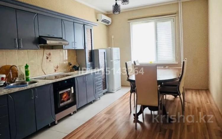 2-комнатная квартира · 75 м² · 13/16 этаж, мкр. Алмагуль, Алмагул 24 за 250 000 ₸ в Атырау — фото 2