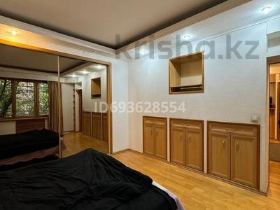 2-комнатная квартира, 63 м², 2/5 этаж, Зенкова 86 за 55.5 млн 〒 в Алматы, Медеуский р-н