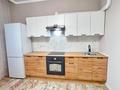 3-комнатная квартира, 90 м², 9/9 этаж помесячно, Омарова за 350 000 〒 в Астане, Нура р-н — фото 16