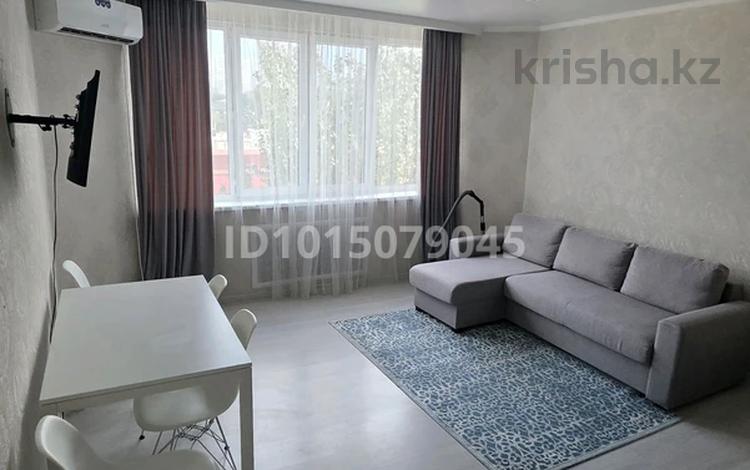 2-комнатная квартира · 51 м² · 7/12 этаж, мкр Жетысу-3 51 за 280 000 ₸ в Алматы, Ауэзовский р-н — фото 2