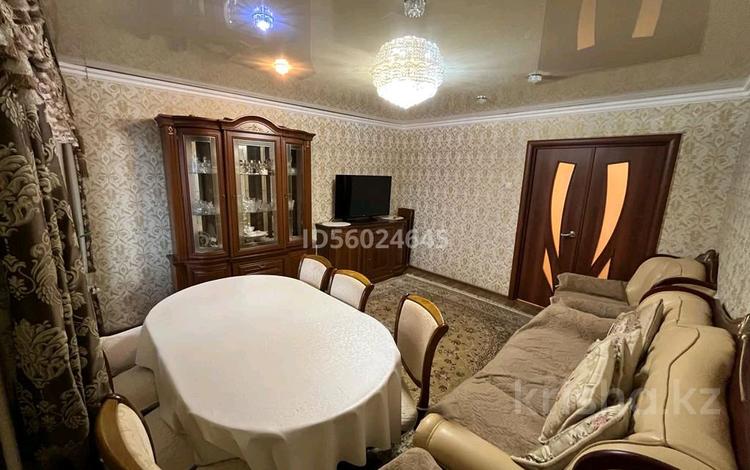 4-бөлмелі пәтер, 78 м², 8/9 қабат, мкр Юго-Восток, Муканова 18 — Муканова, бағасы: 31 млн 〒 в Караганде, Казыбек би р-н — фото 72