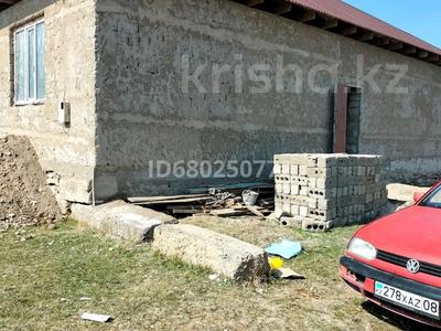 Отдельный дом · 4 комнаты · 145 м² · 10 сот., Шаңырақ 488 — За новой школы,едет 55 автобус за 10 млн 〒 в Таразе