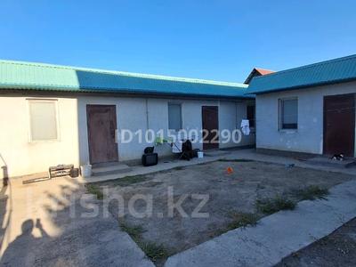 Отдельный дом · 4 комнаты · 80 м² · 2.5 сот., Алия Молдагулова 79/3 — Светофор макатаева за 9 млн ₸ в Атырау