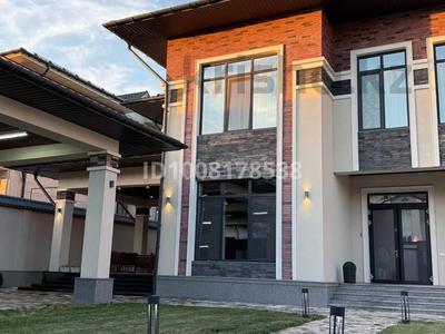Отдельный дом · 7 комнат · 350 м² · 8 сот., мкр Самал-2 за 285 млн ₸ в Шымкенте, Абайский р-н