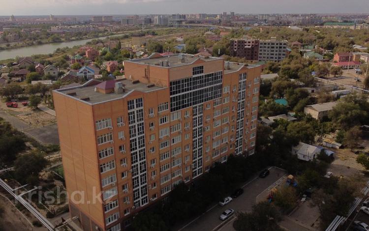 5-комнатная квартира, 307.9 м², 9/10 этаж, Ауэзова 31 за 85 млн 〒 в Атырау — фото 2