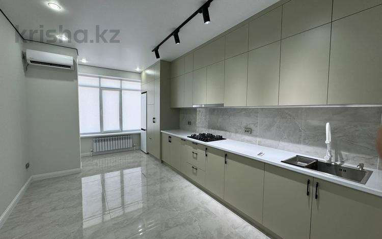 2-бөлмелі пәтер · 84 м² · 4/10 қабат, мкр Центральный, абая 26/5, бағасы: 41 млн ₸ в Атырау — фото 2