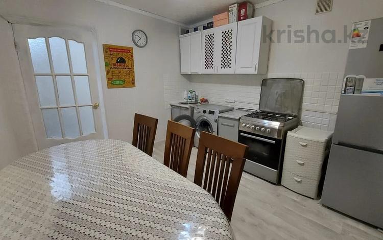 1-комнатная квартира · 38.5 м² · 2/5 этаж, мкр Юго-Восток 81 за ~ 12.3 млн ₸ в Караганде, Казыбек би р-н — фото 2
