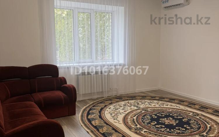 1-бөлмелі пәтер · 60 м² · 1/7 қабат, Алтын орда ш/а. 201 — Мангилик ел, бағасы: 250 000 ₸ в Актобе, мкр. Алтын орда — фото 2