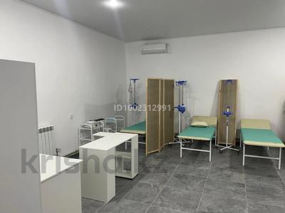 Медцентры и аптеки · 50 м² за 300 000 ₸ в Актау, 29а мкр