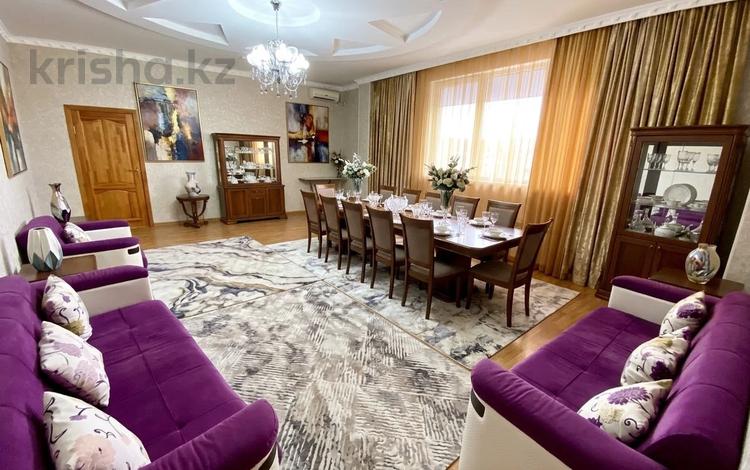 4-комнатная квартира · 200 м² · 5/6 этаж, Сатпаева 39В за 25 000 ₸ в Атырау — фото 76