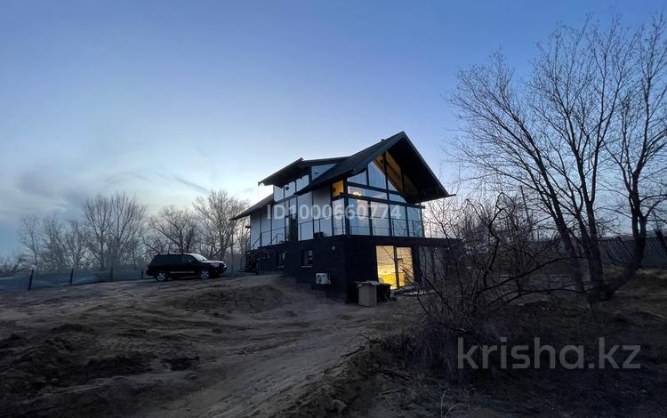 Отдельный дом · 10 комнат · 375 м² · 20 сот., Доброволец 59 — Гринленд за 3 млн 〒 в Актобе, жилой массив Кирпичный — фото 2