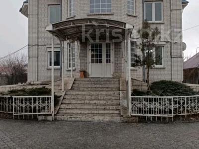 Отдельный дом · 4 комнаты · 356.5 м² · 10.3 сот., Нуршайыкова 136 за 90 млн 〒 в Семее