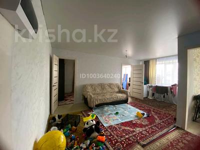 3-комнатная квартира · 44 м² · 2/5 этаж, Майкудук, Бирюзова 37 — Бирюзова 37 за 12 млн 〒 в Караганде, Алихана Бокейханова р-н