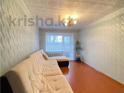 3-комнатная квартира · 55 м² · 5/5 этаж, Майкудук, 12й микрорайон за 10.5 млн ₸ в Караганде, Алихана Бокейханова р-н