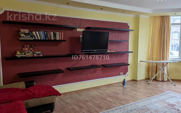 2-бөлмелі пәтер · 76 м² · 3/6 қабат, Сатпаева 48а, бағасы: 250 000 ₸ в Атырау — фото 2