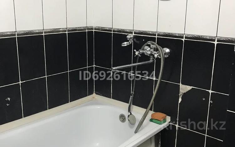 1-бөлмелі пәтер · 36 м² · 2/6 қабат, Кабанбай батыра 15 — Новаторов, бағасы: 10 000 ₸ в Усть-Каменогорске, Ульбинский — фото 2