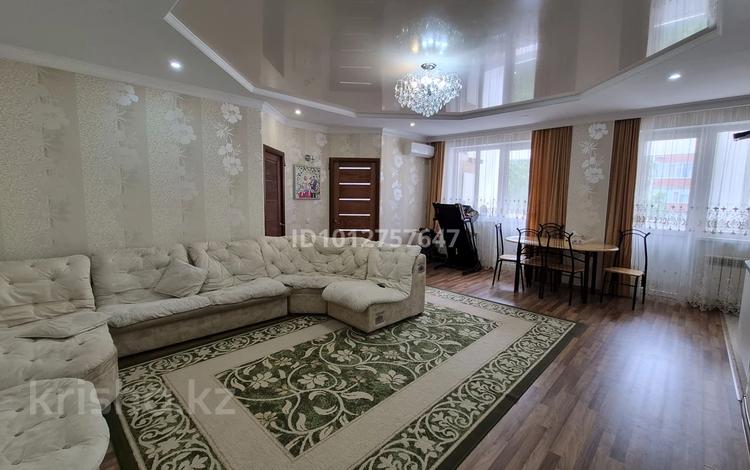 3-комнатная квартира · 75.1 м² · 5/10 этаж, мкр. Алтын орда, пр.А.Молдагуловой 58 — обл.ГАИ за 30 млн ₸ в Актобе — фото 2