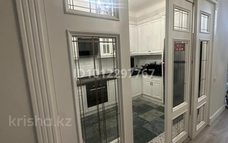 2 комнаты · 92 м² · 5 этаж, Кабанбай батыра за 150 000 〒 в Астане, Есильский р-н — фото 2
