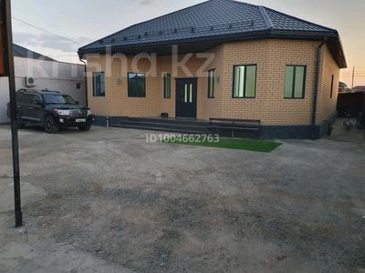 Отдельный дом · 4 комнаты · 120 м², мкр Атырау, Алтынемел 11 — Садика Акку за 500 000 〒