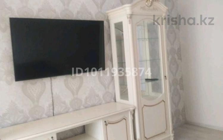 2-бөлмелі пәтер · 60 м² · 1/3 қабат, мкр Ерменсай, ул. Жангир хан 4, бағасы: 400 000 ₸ в Алматы, Бостандыкский р-н — фото 2