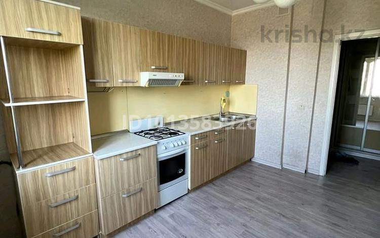 2-комнатная квартира · 64 м² · 6/9 этаж, мкр Аксай-1А, Мкр. Аксай 1а 33 за 255 000 ₸ в Алматы, Ауэзовский р-н — фото 2
