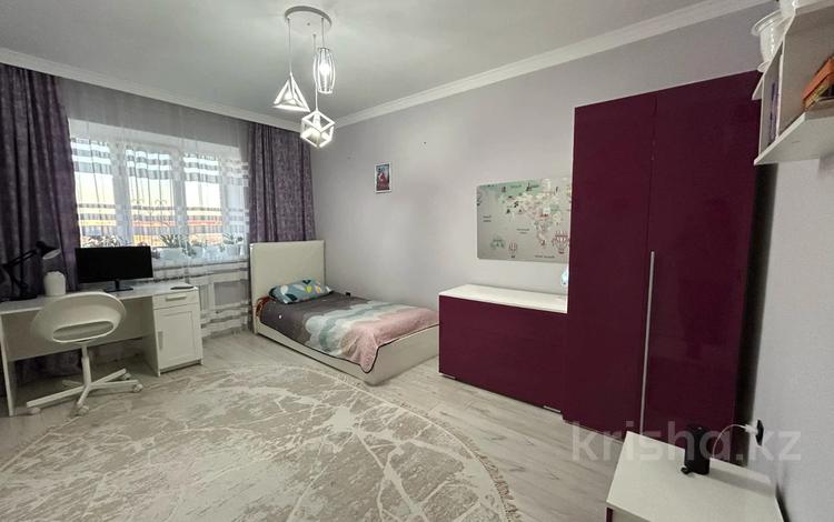 3-бөлмелі пәтер · 106.9 м² · 5/5 қабат, мкр. Алтын орда, тауелсиздик, бағасы: 40 млн ₸ в Актобе — фото 2